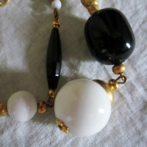 New MILK & BLACK GLASS BAUBLE Long Chain Necklace - Picture 3 of 3